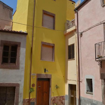 ホテルLa Casa Di Angelo ボーザ エクステリア 写真