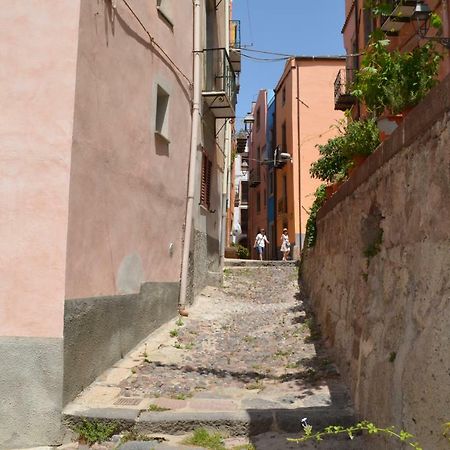 ホテルLa Casa Di Angelo ボーザ エクステリア 写真