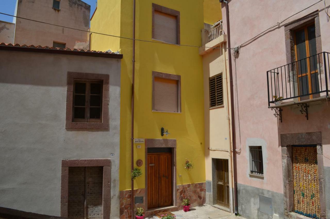 ホテルLa Casa Di Angelo ボーザ エクステリア 写真