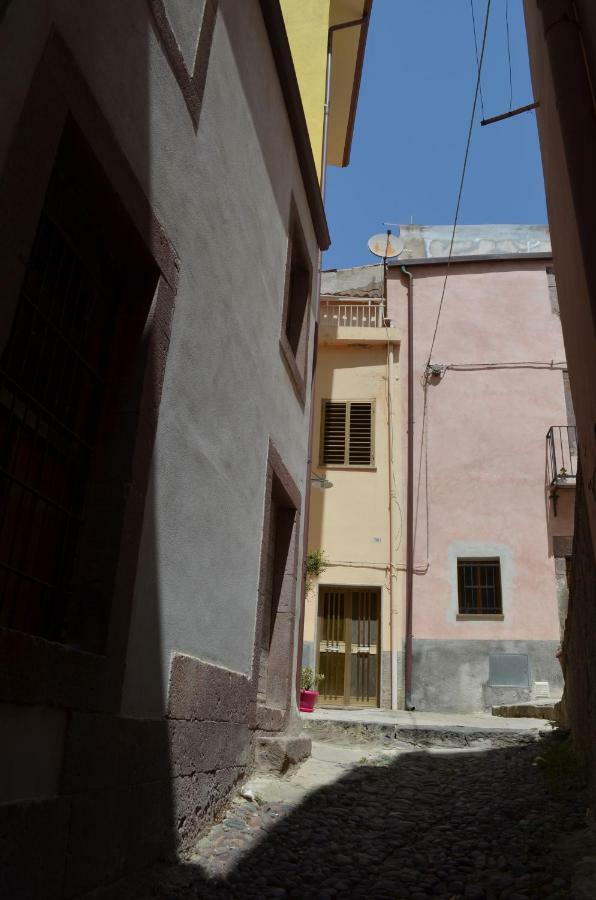 ホテルLa Casa Di Angelo ボーザ エクステリア 写真