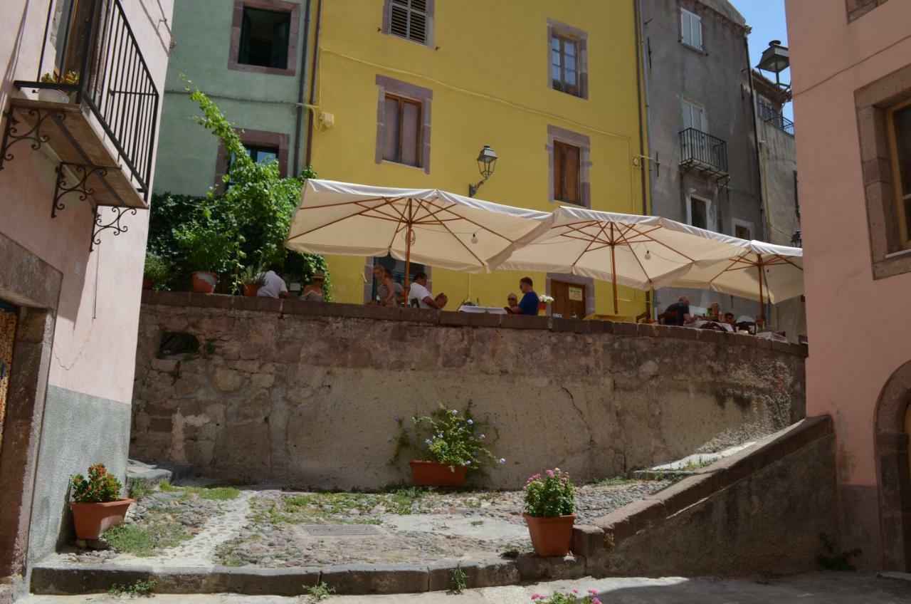 ホテルLa Casa Di Angelo ボーザ エクステリア 写真