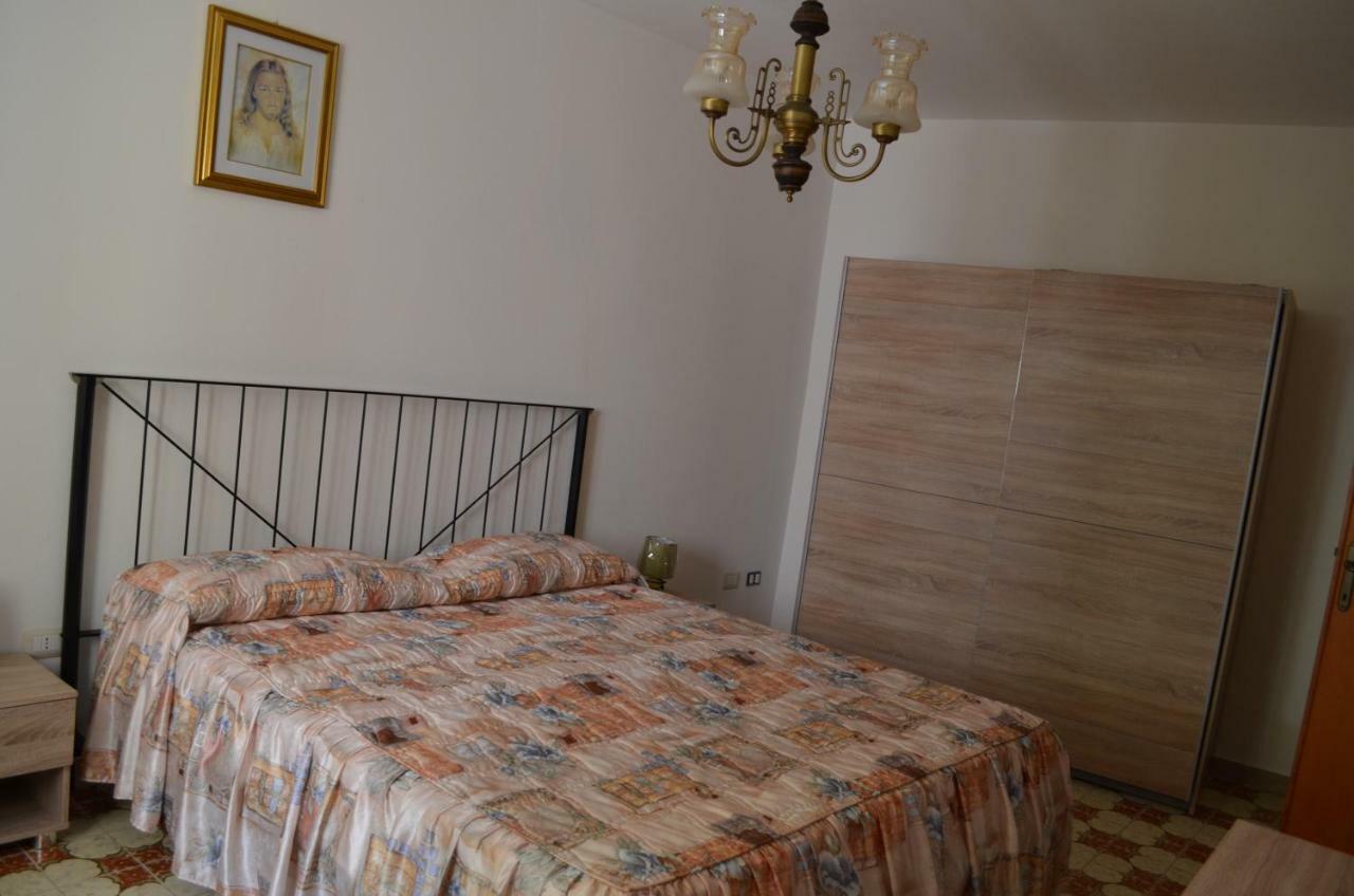 ホテルLa Casa Di Angelo ボーザ エクステリア 写真