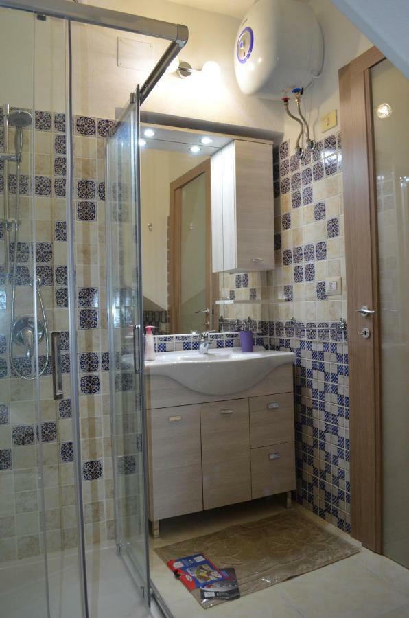 ホテルLa Casa Di Angelo ボーザ エクステリア 写真
