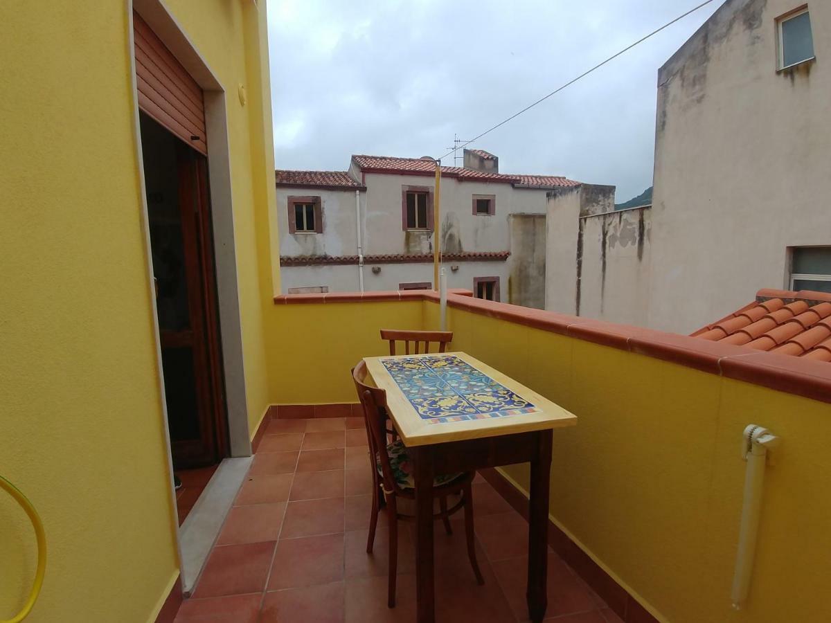 ホテルLa Casa Di Angelo ボーザ エクステリア 写真