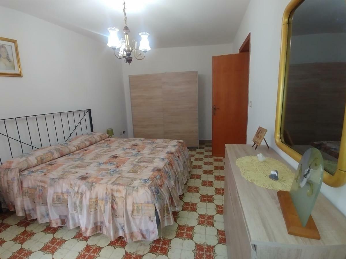 ホテルLa Casa Di Angelo ボーザ エクステリア 写真