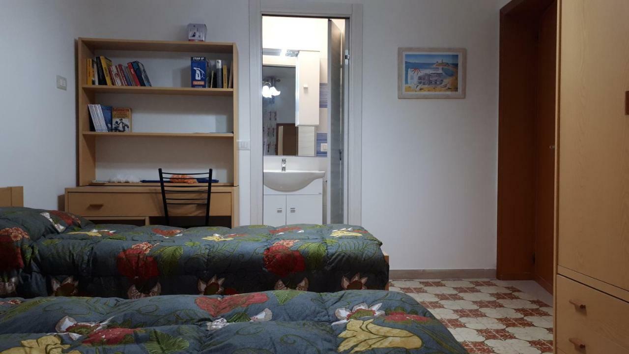 ホテルLa Casa Di Angelo ボーザ エクステリア 写真